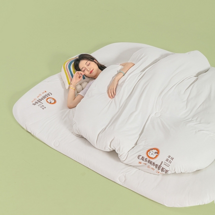 91家纺网 家纺一手货源 找家纺 缦卡琳家纺 2024新款A类羊绒蛋白糯糯被冬被 高档白色