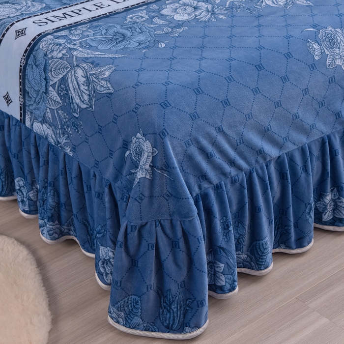 91家纺网 家纺一手货源 找家纺 晚静家纺 2024新款8.5斤牛奶绒金貂法莱绒床裙款保暖绒四件套 深蓝花朵