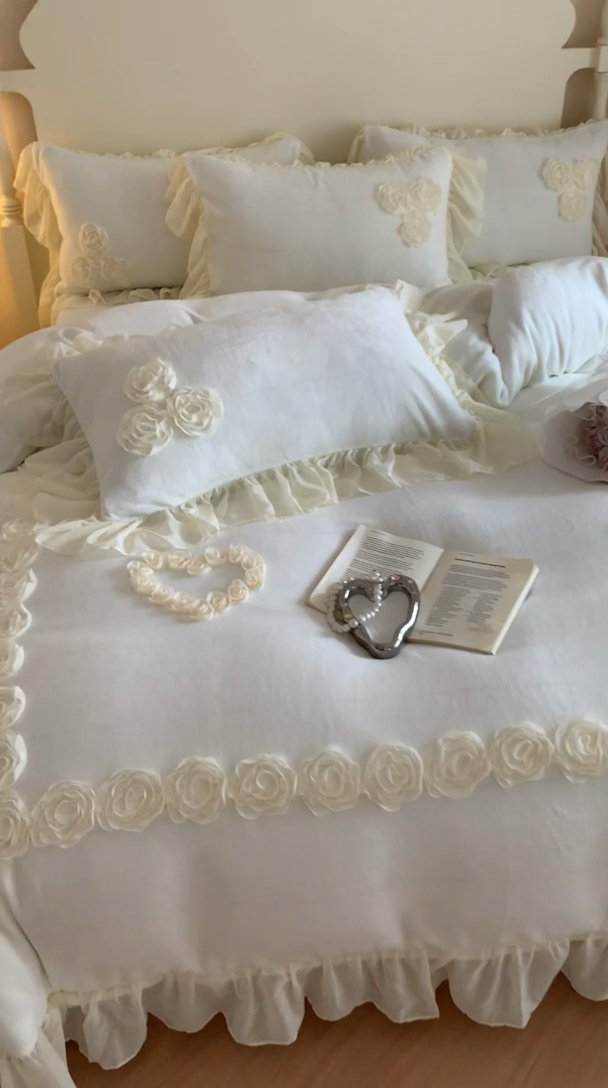 91家纺网 家纺一手货源 找家纺 富盛家纺 2024新款牛奶绒盘花刺绣四件套-玫瑰花园 玫瑰花园-白