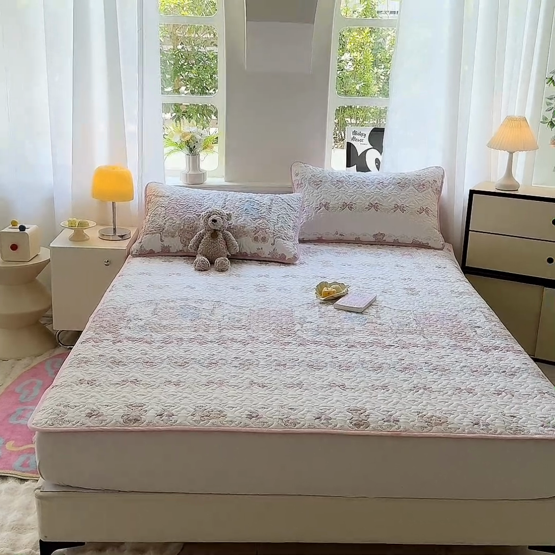 91家纺网 家纺一手货源 找家纺 美达家纺 2025新款A类全棉夹棉洛丽塔系列地垫床垫床褥 缦尼熊
