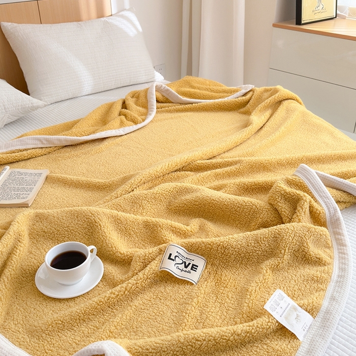 91家纺网 家纺一手货源 找家纺 沐棉 2024新款牛奶绒菠萝格包边羊羔绒泰迪绒毛毯-静物图 柠檬黄