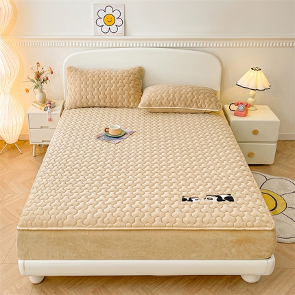 2024新款A类牛奶绒刺绣夹棉床笠-小熊猫 小熊猫-奶油咖