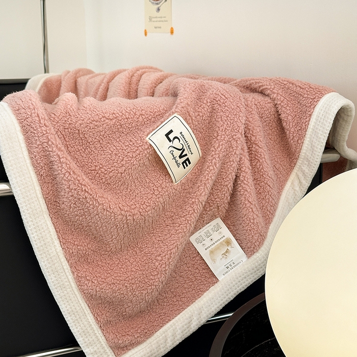 91家纺网 家纺一手货源 找家纺 （总）沐棉 2024新款牛奶绒菠萝格包边羊羔绒泰迪绒毛毯-静物图