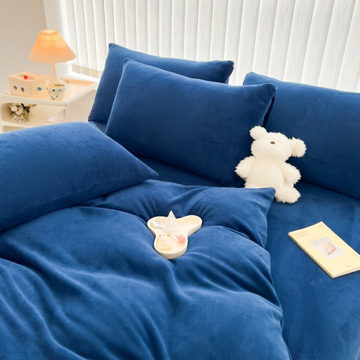 91家纺网 家纺一手货源 找家纺 言熙居 2024新款纯色双拼30克8一9斤牛奶绒四件套 亮蓝