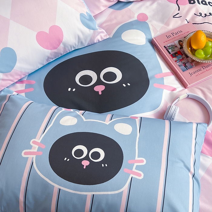 91家纺网 家纺一手货源 找家纺 2024新款40S设计师款全棉大版趣味印花系列四件套 爱心猫