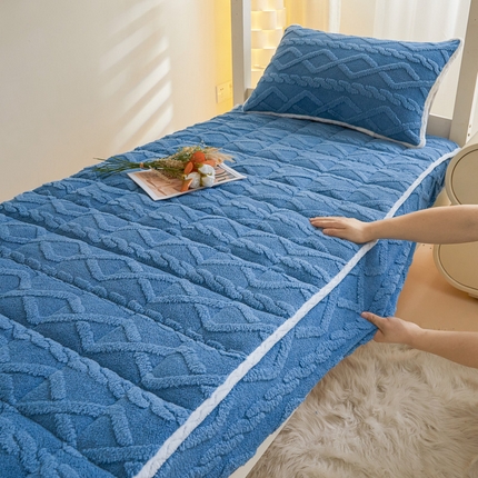 91家纺网 家纺一手货源 找家纺 2025塔芙绒加厚保暖床笠学生宿舍单人双人夹棉床笠保护套 云尚蓝