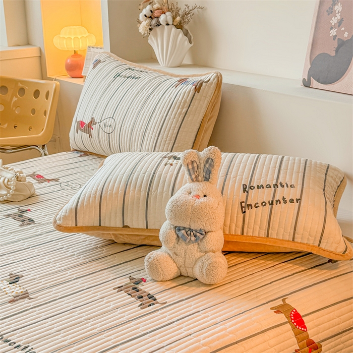 91家纺网 家纺一手货源 找家纺 2024新款全棉卡通印花宝宝绒双拼床盖床垫 宠物狗