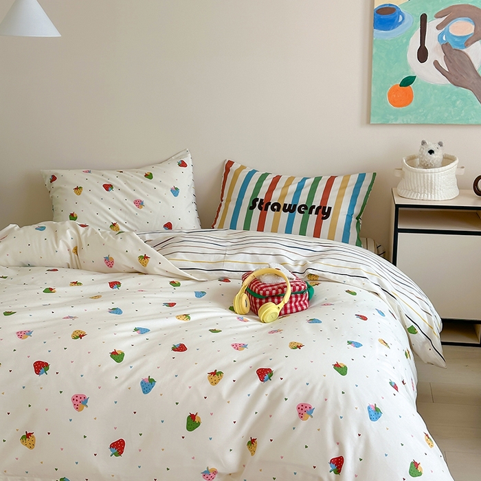 91家纺网 家纺一手货源 找家纺 2024新款40支13372全棉数码大版趣味系列四件套 草莓派