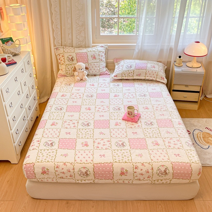 91家纺网 家纺一手货源 找家纺 川悦生活 2024新款加厚牛奶绒印花单床笠 床笠花蜜兔兔