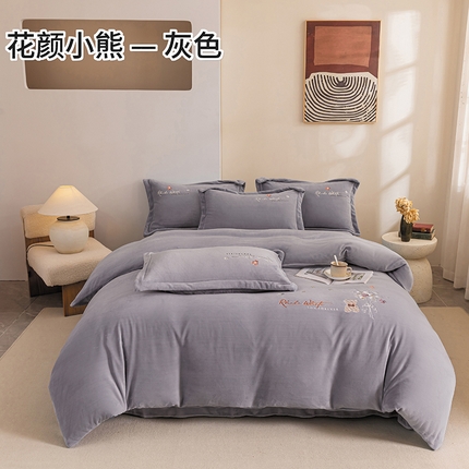 91家纺网 家纺一手货源 找家纺 （总）绒博士 2024新款220克牛奶绒秋冬保暖四件套-花颜小熊