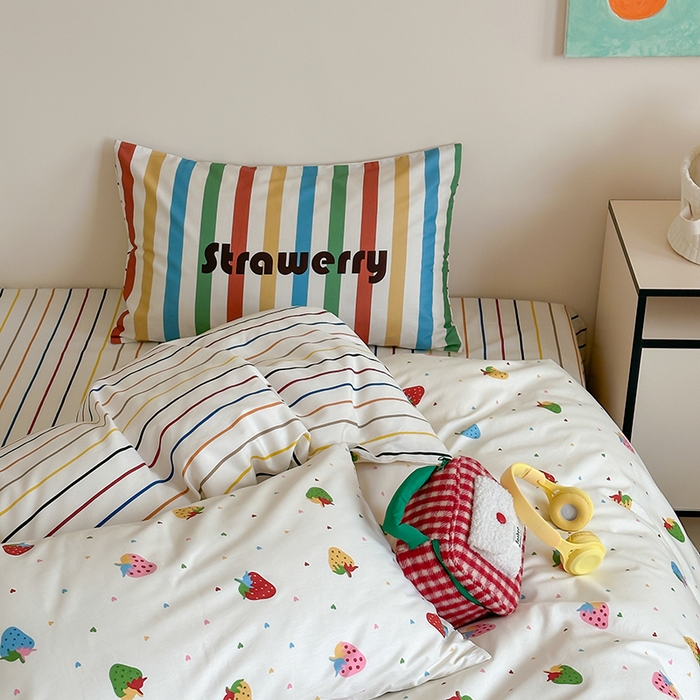 91家纺网 家纺一手货源 找家纺 2024新款40支13372全棉数码大版趣味系列四件套 草莓派