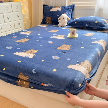 91家纺网 家纺一手货源 找家纺 川悦生活 2024新款加厚牛奶绒印花单床笠 床笠月亮熊仔