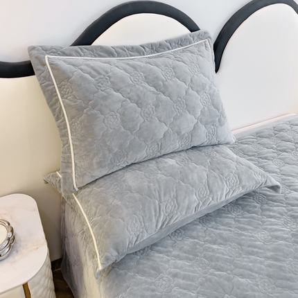 91家纺网 家纺一手货源 找家纺 （总）优乐家纺 2025新款高克重宝宝绒夹棉床盖系列单枕套