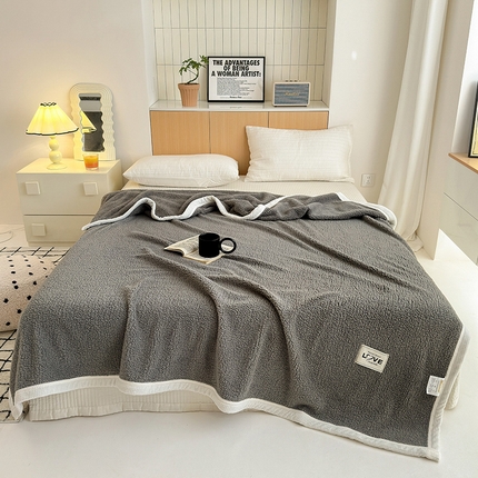 91家纺网 家纺一手货源 找家纺 沐棉 2024新款牛奶绒菠萝格包边羊羔绒泰迪绒毛毯-静物图 绅士灰