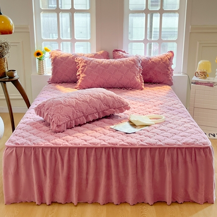 91家纺网 家纺一手货源 找家纺 （总）禧缘家纺（原梦想家） 2024新款兔兔绒夹棉床裙式床笠