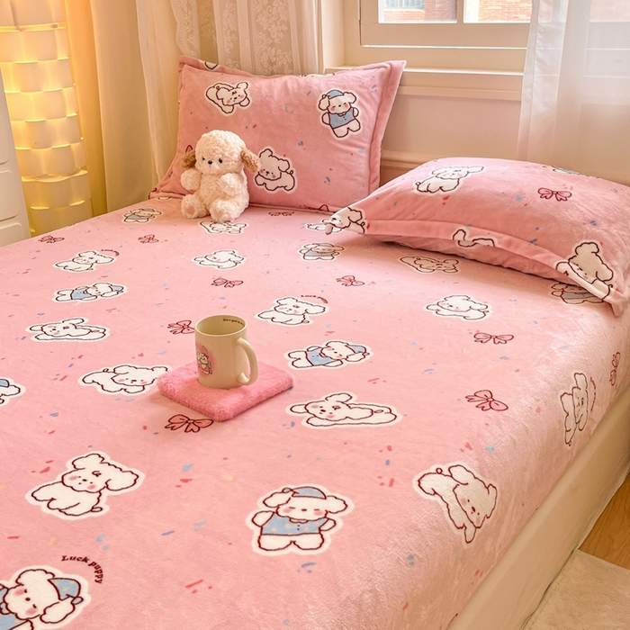 91家纺网 家纺一手货源 找家纺 川悦生活 2024新款加厚牛奶绒印花单床笠 床笠点点奶狗