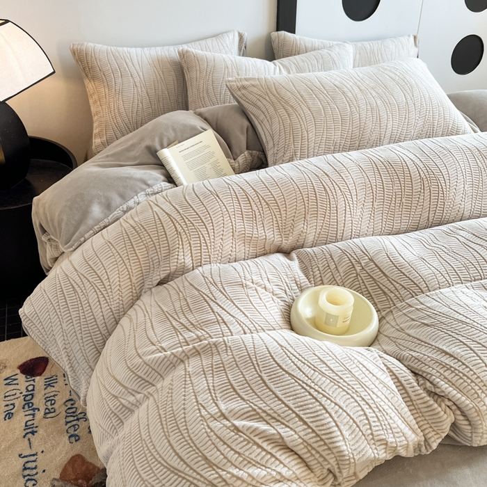 91家纺网 家纺一手货源 找家纺 2024新款A类双色立体浮雕牛奶绒加厚四件套 莱茵河畔-浅灰