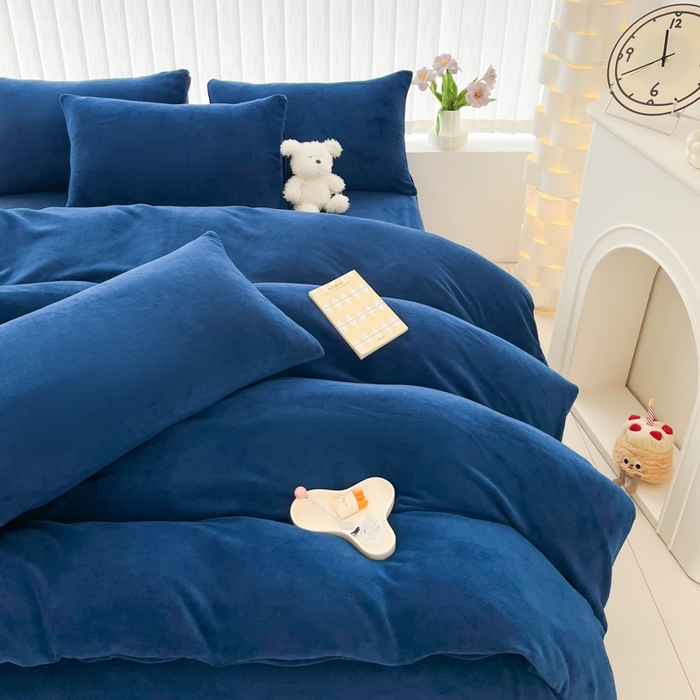 91家纺网 家纺一手货源 找家纺 言熙居 2024新款纯色双拼30克8一9斤牛奶绒四件套 亮蓝