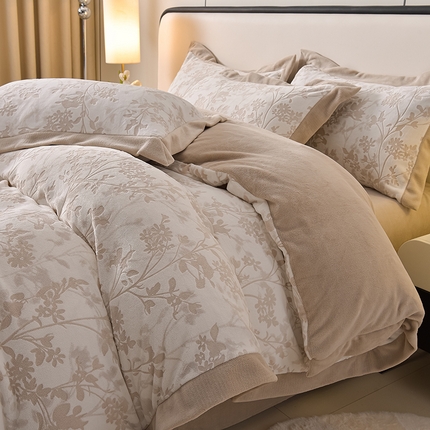 91家纺网 家纺一手货源 找家纺 （总）迪梦姿家纺 2025新款立体雕花牛奶绒宽边四件套