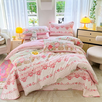 91家纺网 家纺一手货源 找家纺 （总）美达家纺 2025新款A类全棉夹棉洛丽塔系列双面全棉榻榻米床盖四件套