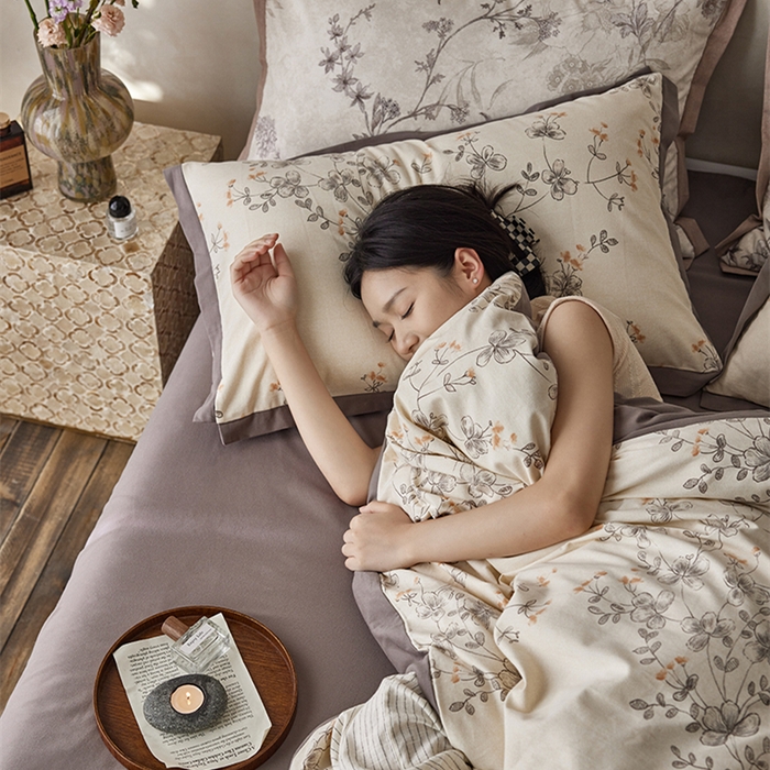 91家纺网 家纺一手货源 找家纺 2024新款全棉磨毛印花工艺款四件套 紫蕾