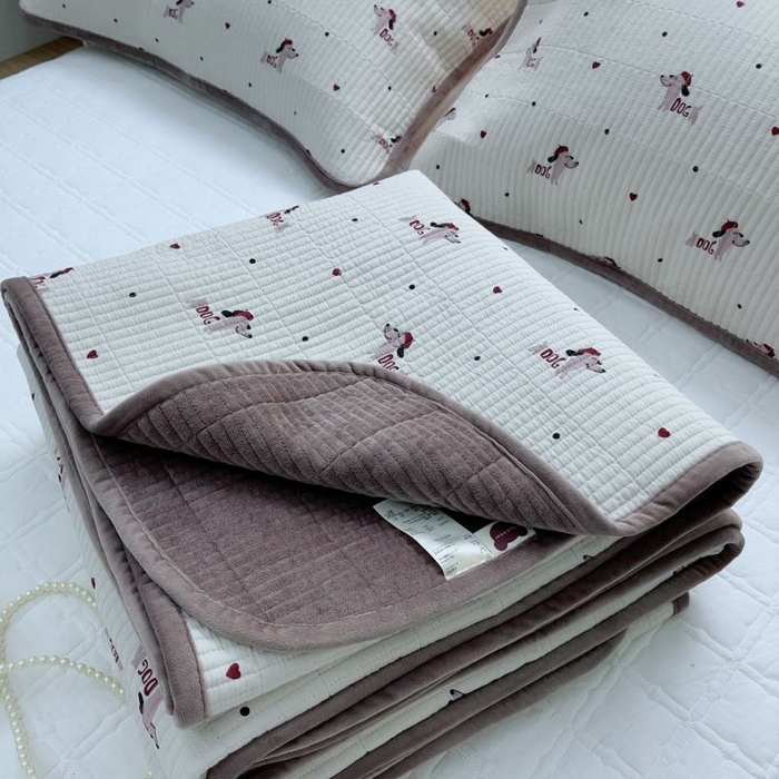 91家纺网 家纺一手货源 找家纺 2024新款棉加绒双面两用四季款床盖三件套 波比狗