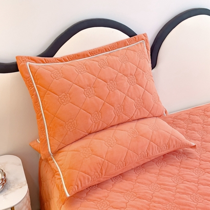 91家纺网 家纺一手货源 找家纺 优乐家纺 2023新款双面全棉斜纹绗绣床盖唐顿系列三件套 唐顿-情迷白