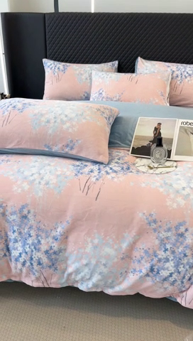 91家纺网 家纺一手货源 找家纺 晚安 2024新款小清新印花牛奶绒大版花牛奶绒四件套 薰衣草