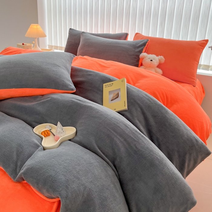 91家纺网 家纺一手货源 找家纺 言熙居 2024新款纯色双拼30克8一9斤牛奶绒四件套 亮灰拼艳橙