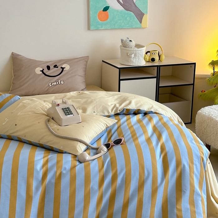 91家纺网 家纺一手货源 找家纺 2024新款40支13372全棉数码大版趣味系列四件套 卡其笑脸