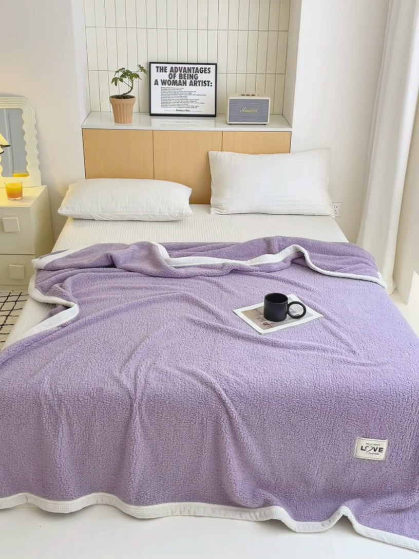 91家纺网 家纺一手货源 找家纺 沐棉 2024新款牛奶绒菠萝格包边羊羔绒泰迪绒毛毯-静物图 星辰紫