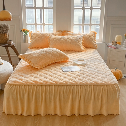 91家纺网 家纺一手货源 找家纺 禧缘家纺（原梦想家） 2024新款兔兔绒夹棉床裙式床笠 兔兔绒黄色