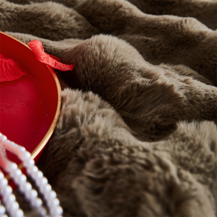 91家纺网 家纺一手货源 找家纺 2025新款仿皮草摩登艺术毛毯毯子子家用毛毛毯毯子四季盖毛毯毯子 艺术 茵绿