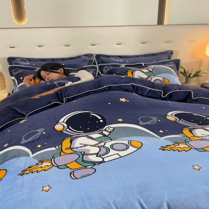 91家纺网 家纺一手货源 找家纺 晚静家纺 2024新款8.5斤牛奶绒金貂法莱绒床裙款保暖绒四件套 太空人