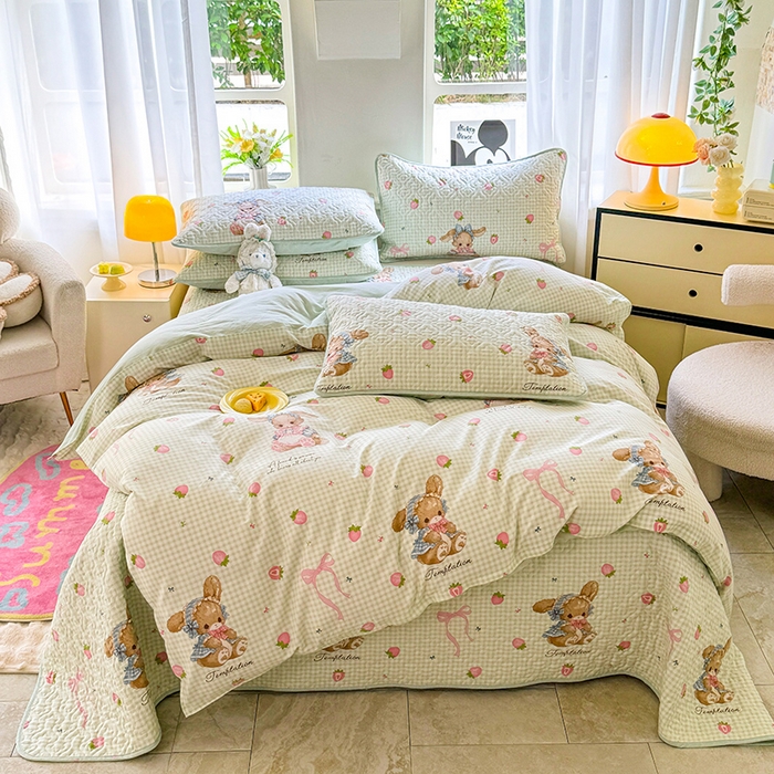 91家纺网 家纺一手货源 找家纺 美达家纺 2025新款A类全棉夹棉洛丽塔系列双面全棉榻榻米床盖四件套 瑞贝特