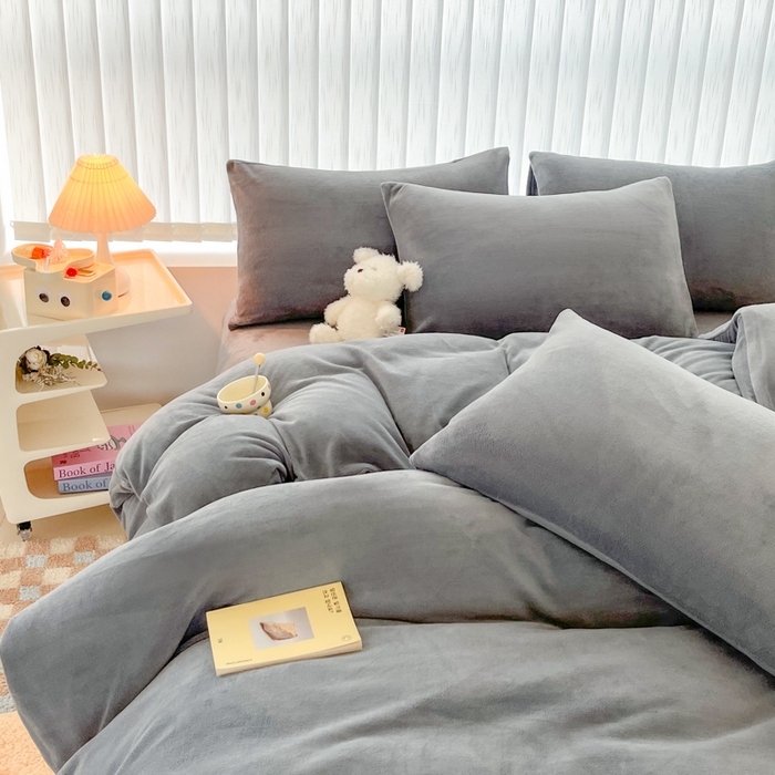 91家纺网 家纺一手货源 找家纺 言熙居 2024新款纯色双拼30克8一9斤牛奶绒四件套 浅灰