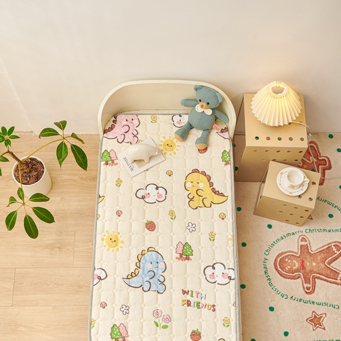 91家纺网 家纺一手货源 找家纺 富馨莱 2024新款牛奶绒幼儿园床垫加厚5D透气 淘气恐龙