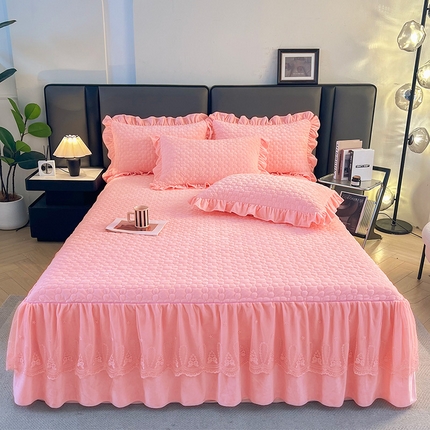 91家纺网 家纺一手货源 找家纺 （总）2024新款A类柔暖婴儿绒夹棉床裙三件套-倾世温柔