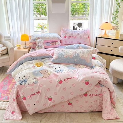 91家纺网 家纺一手货源 找家纺 （总）美达家纺 2025新款A类全棉夹棉洛丽塔系列双面全棉榻榻米床盖四件套