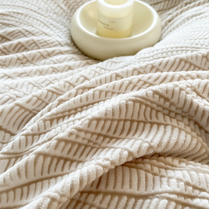 91家纺网 家纺一手货源 找家纺 2024新款A类双色立体浮雕牛奶绒加厚四件套 莱茵河畔-浅灰