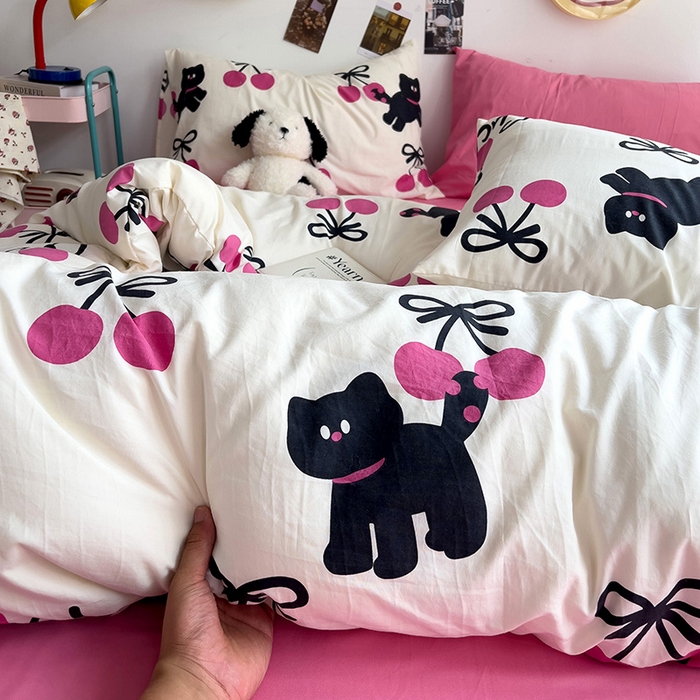 91家纺网 家纺一手货源 找家纺 星巴k家纺 2024新款A类超柔水洗棉印花四件套 甜酷小猫