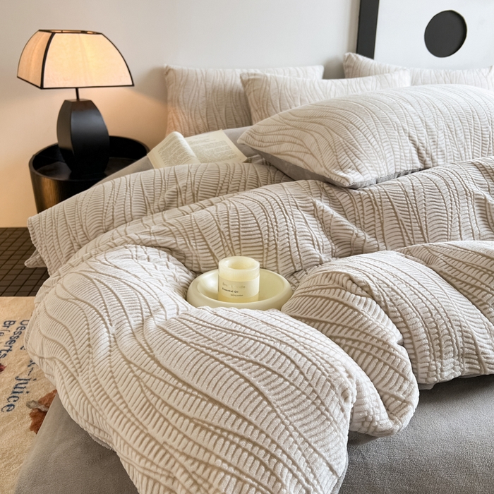 91家纺网 家纺一手货源 找家纺 2024新款A类双色立体浮雕牛奶绒加厚四件套 莱茵河畔-浅灰