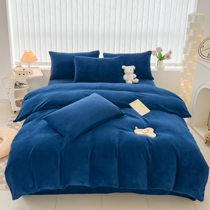 91家纺网 家纺一手货源 找家纺 言熙居 2024新款纯色双拼30克8一9斤牛奶绒四件套 亮蓝