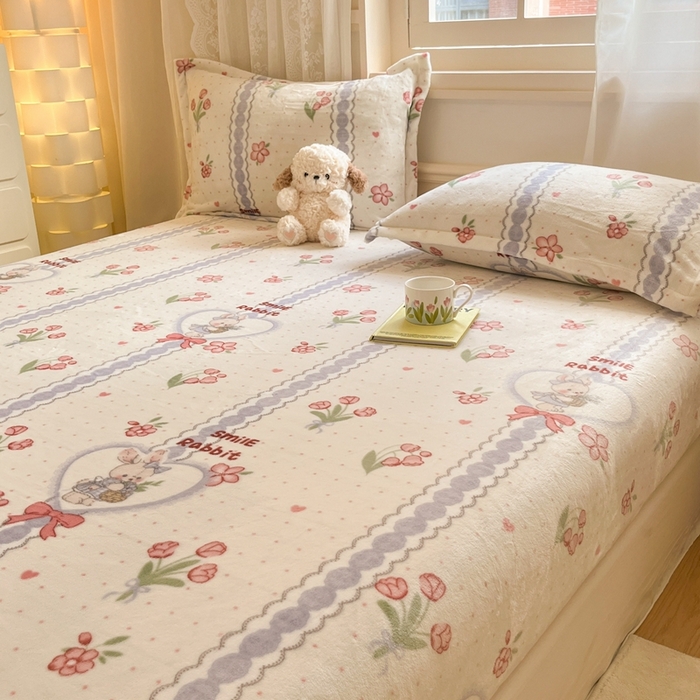 91家纺网 家纺一手货源 找家纺 川悦生活 2024新款加厚牛奶绒印花单床笠 床笠花意小兔