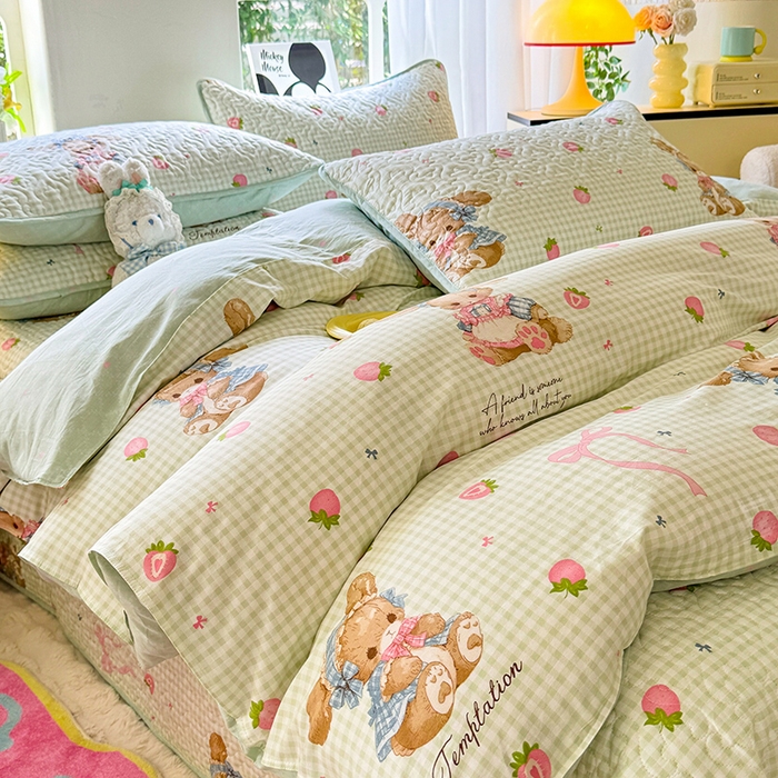 91家纺网 家纺一手货源 找家纺 美达家纺 2025新款A类全棉夹棉洛丽塔系列双面全棉榻榻米床盖四件套 瑞贝特