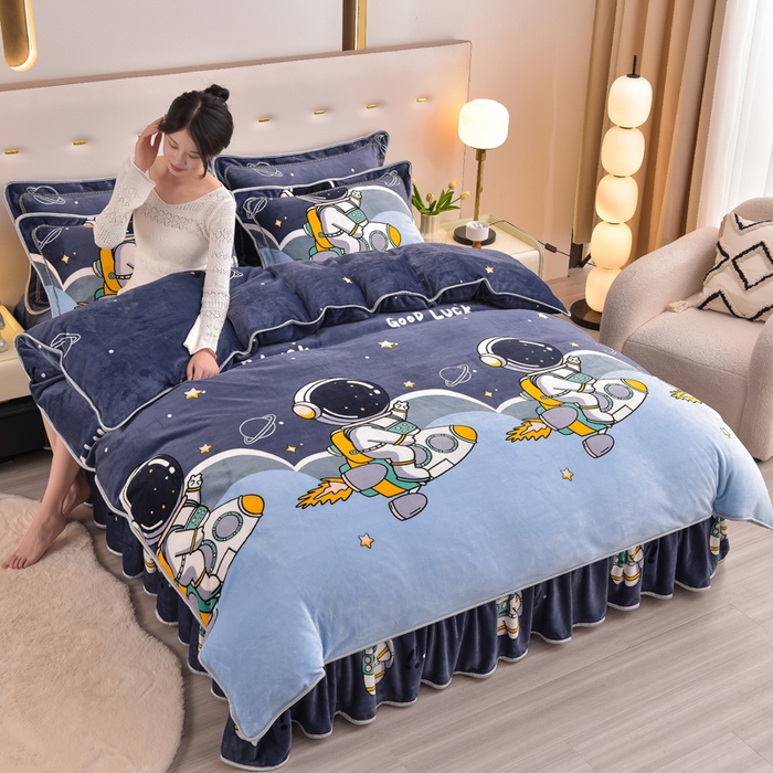 91家纺网 家纺一手货源 找家纺 晚静家纺 2024新款8.5斤牛奶绒金貂法莱绒床裙款保暖绒四件套 太空人