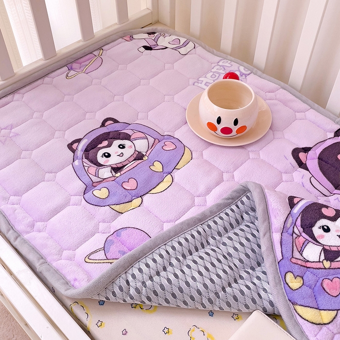 91家纺网 家纺一手货源 找家纺 富馨莱 2024新款牛奶绒幼儿园床垫加厚5D透气 甜美星际