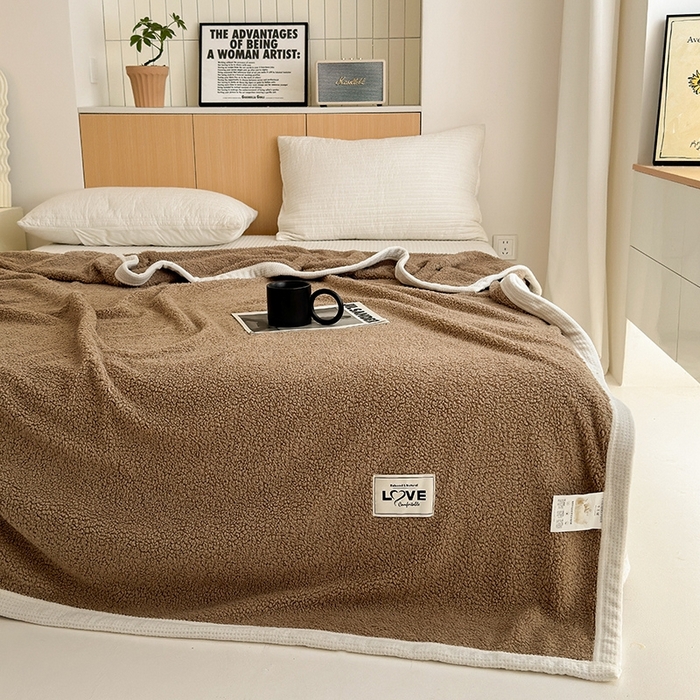 91家纺网 家纺一手货源 找家纺 沐棉 2024新款牛奶绒菠萝格包边羊羔绒泰迪绒毛毯-静物图 简约咖