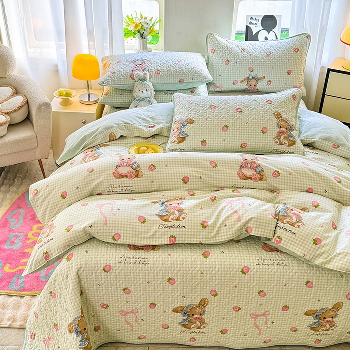 91家纺网 家纺一手货源 找家纺 美达家纺 2025新款A类全棉夹棉洛丽塔系列双面全棉榻榻米床盖四件套 瑞贝特