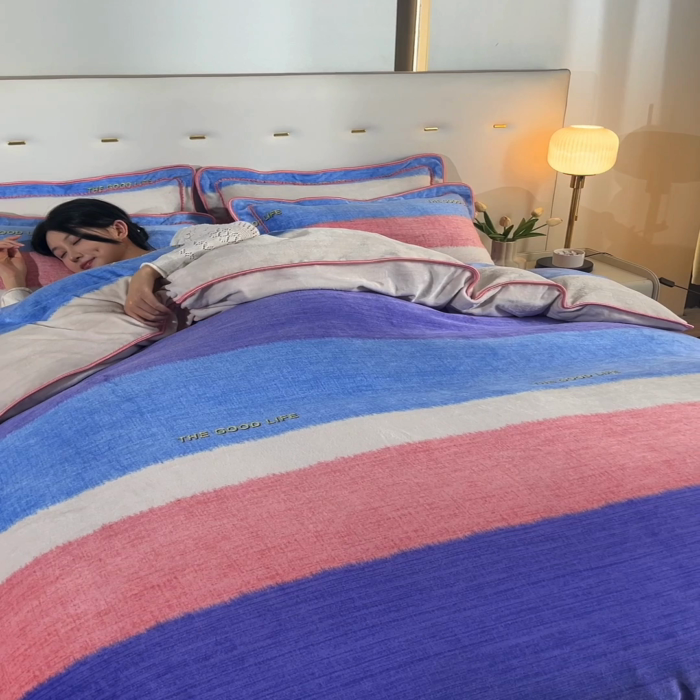 91家纺网 家纺一手货源 找家纺 晚静家纺 2024新款8.5斤牛奶绒金貂法莱绒床裙款保暖绒四件套 彩色条纹